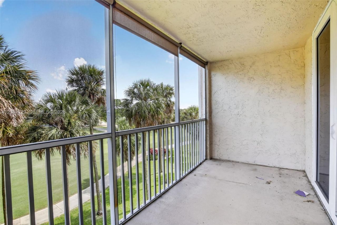 250 Jacaranda Dr , Unit 411, Plantation, FL 33324 Photo