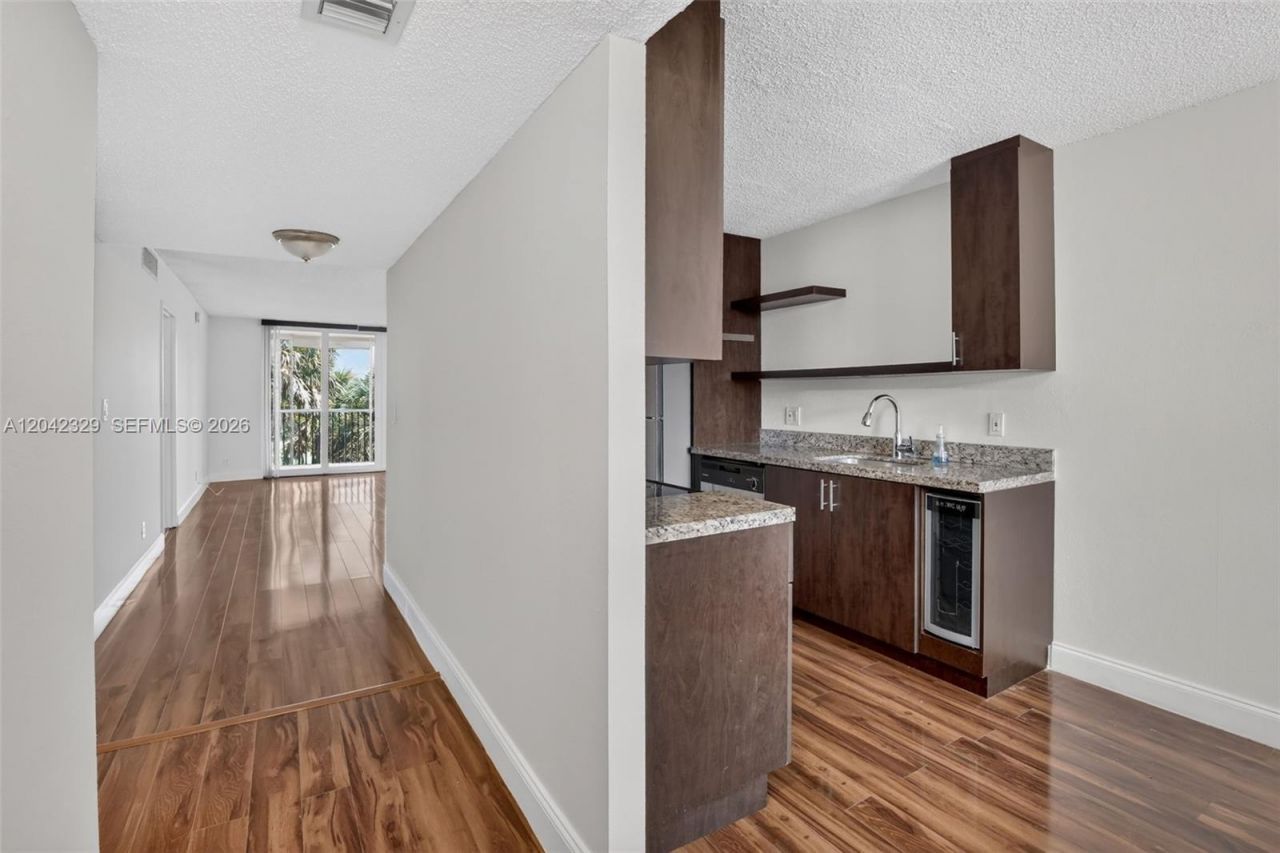 250 Jacaranda Dr , Unit 411, Plantation, FL 33324 Photo