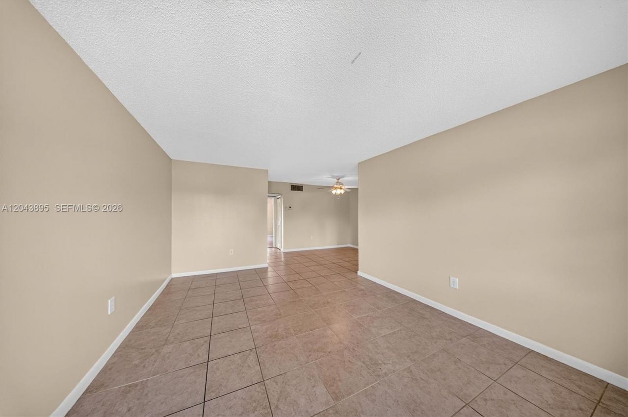 20311 NE 2nd Ave , Unit 21, Miami, FL 33179 Photo