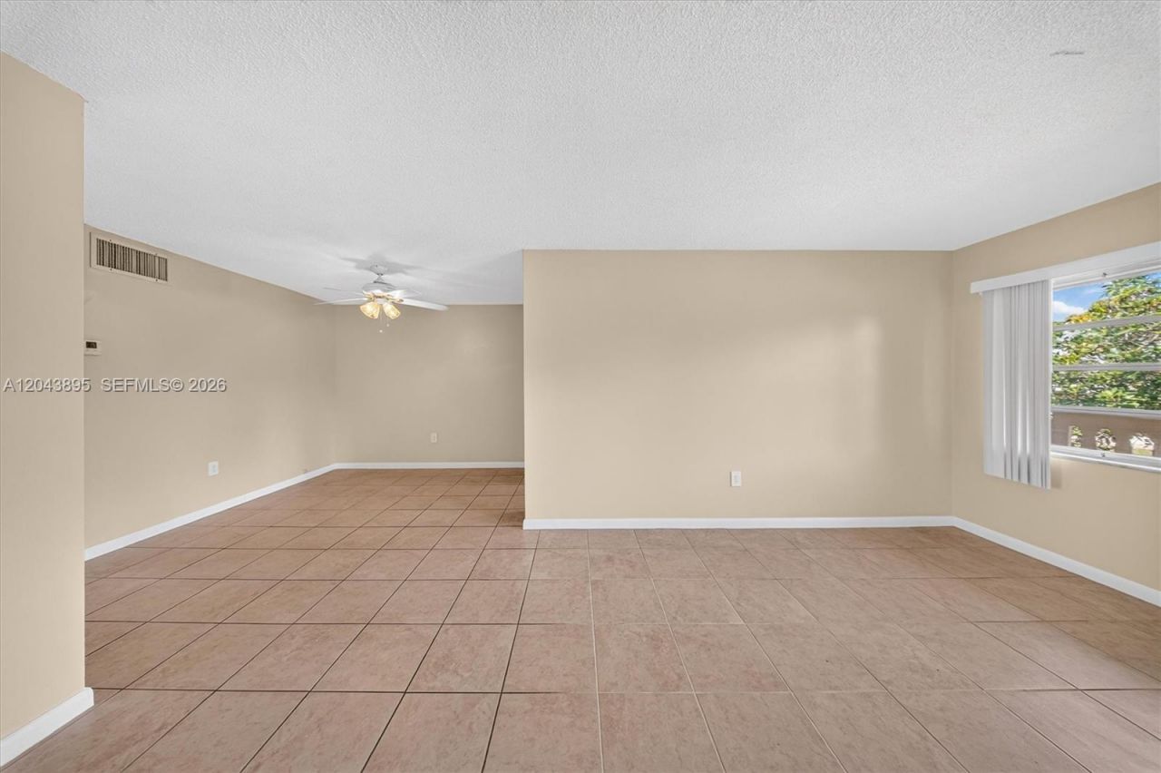 20311 NE 2nd Ave , Unit 21, Miami, FL 33179 Photo