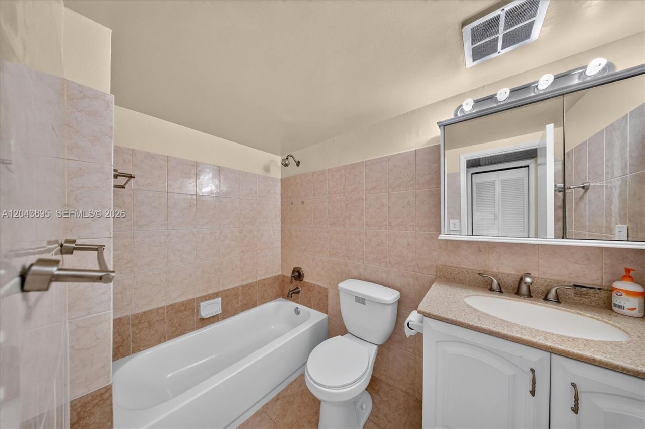 20311 NE 2nd Ave , Unit 21, Miami, FL 33179 Photo