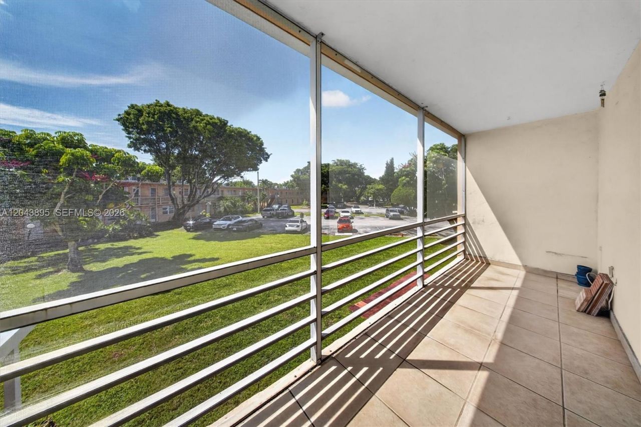 20311 NE 2nd Ave , Unit 21, Miami, FL 33179 Photo