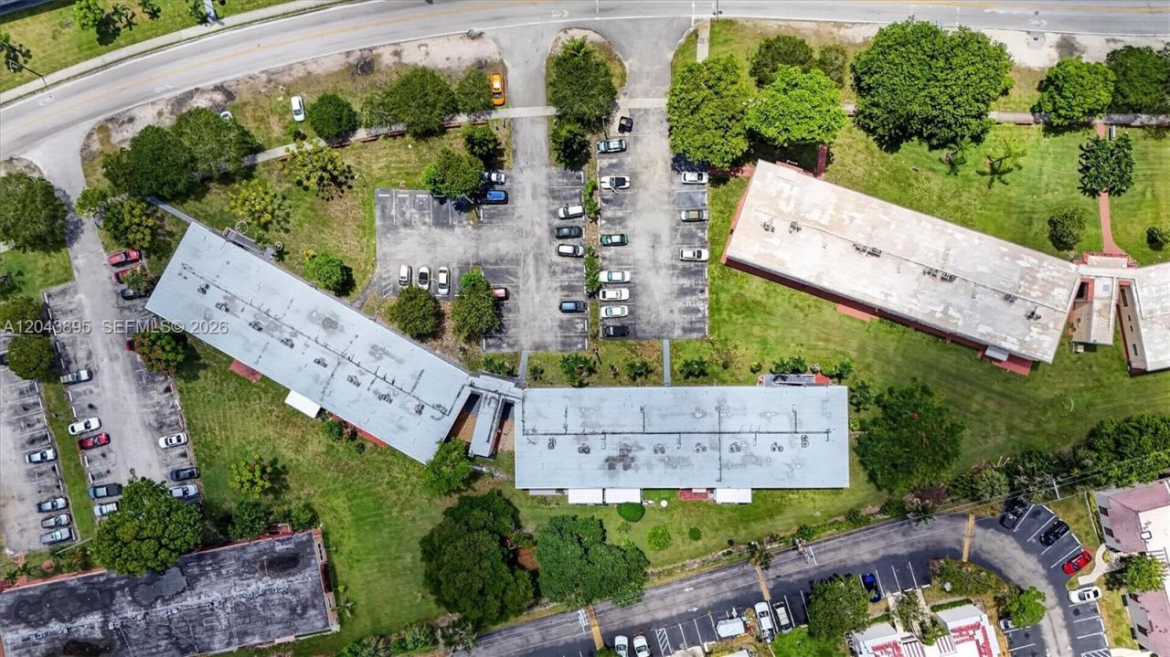 20311 NE 2nd Ave , Unit 21, Miami, FL 33179 Photo