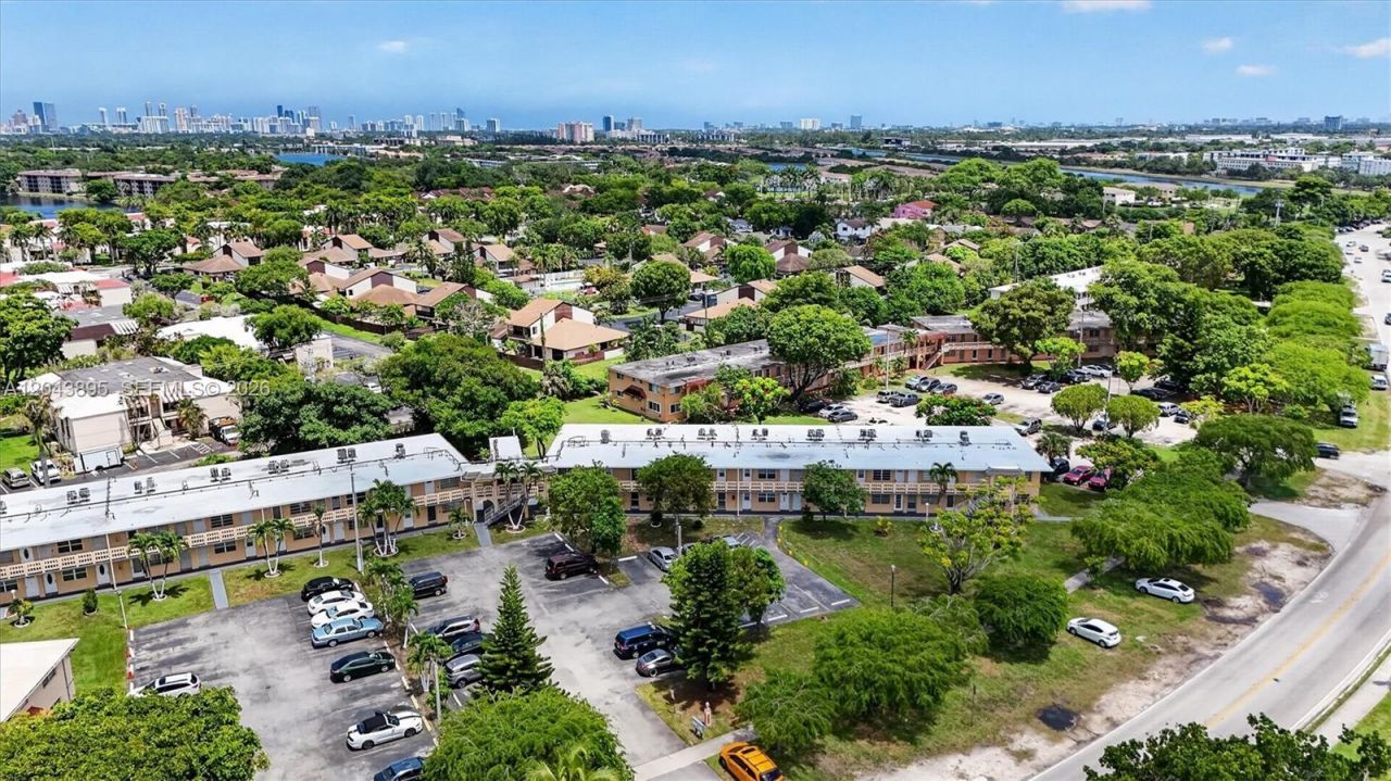 20311 NE 2nd Ave , Unit 21, Miami, FL 33179 Photo
