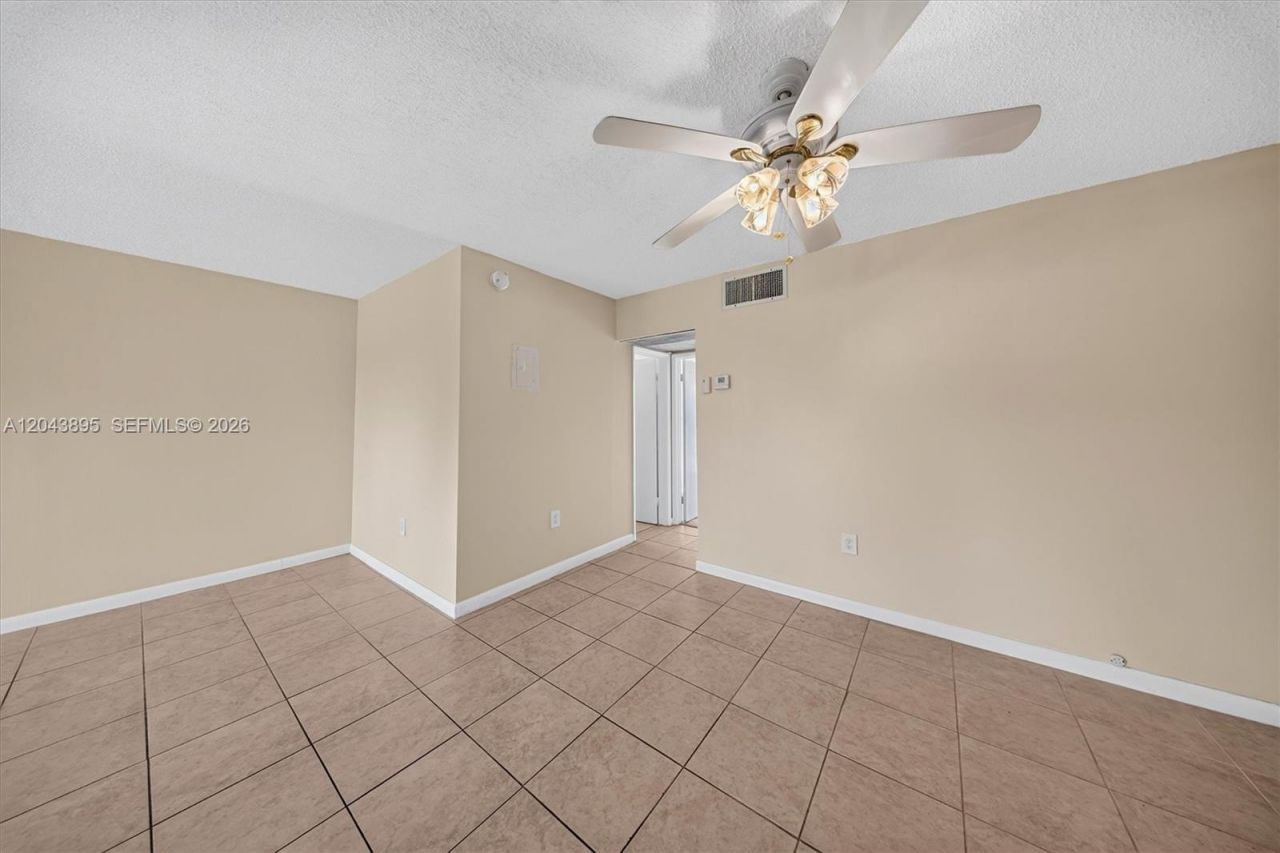 20311 NE 2nd Ave , Unit 21, Miami, FL 33179 Photo