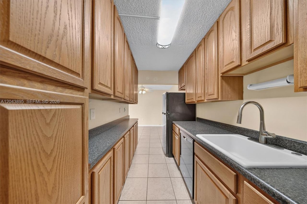20311 NE 2nd Ave , Unit 21, Miami, FL 33179 Photo