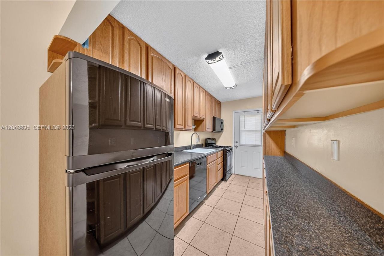 20311 NE 2nd Ave , Unit 21, Miami, FL 33179 Photo