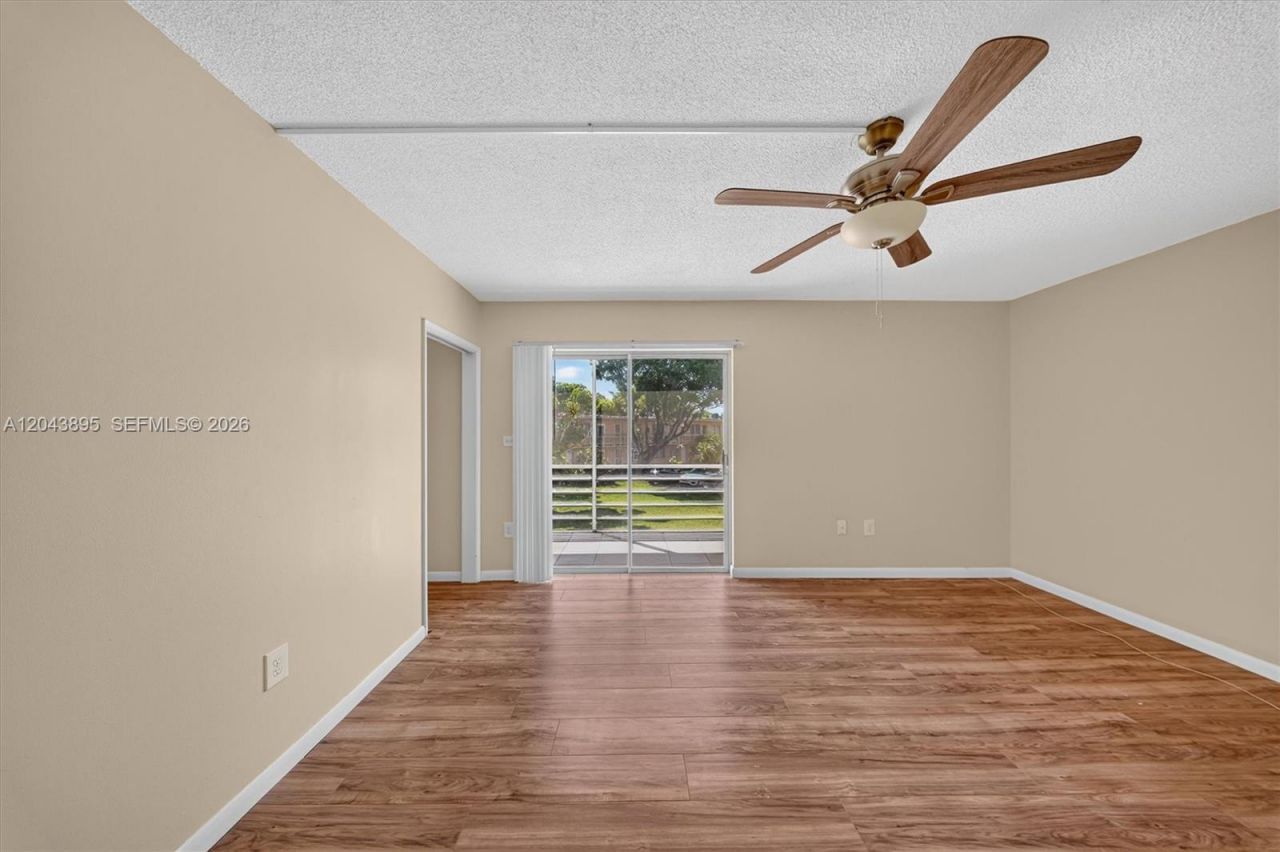 20311 NE 2nd Ave , Unit 21, Miami, FL 33179 Photo