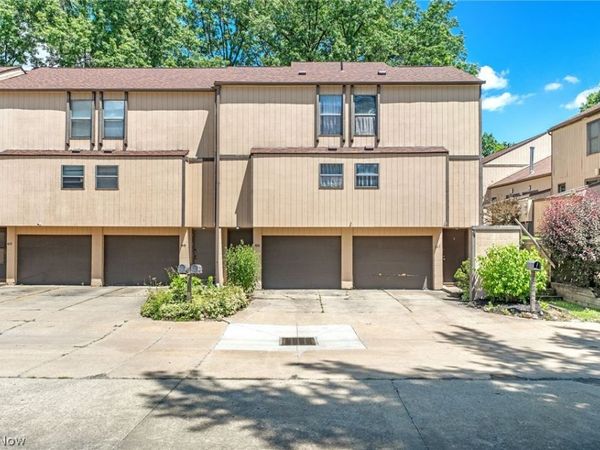 621 Center Avenue , Cuyahoga Falls, OH 44221