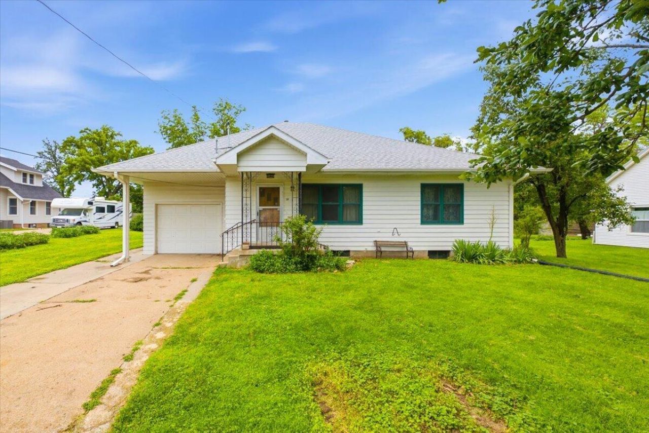 112 E 29th Avenue, Council Bluffs, IA 51503 Main Photo