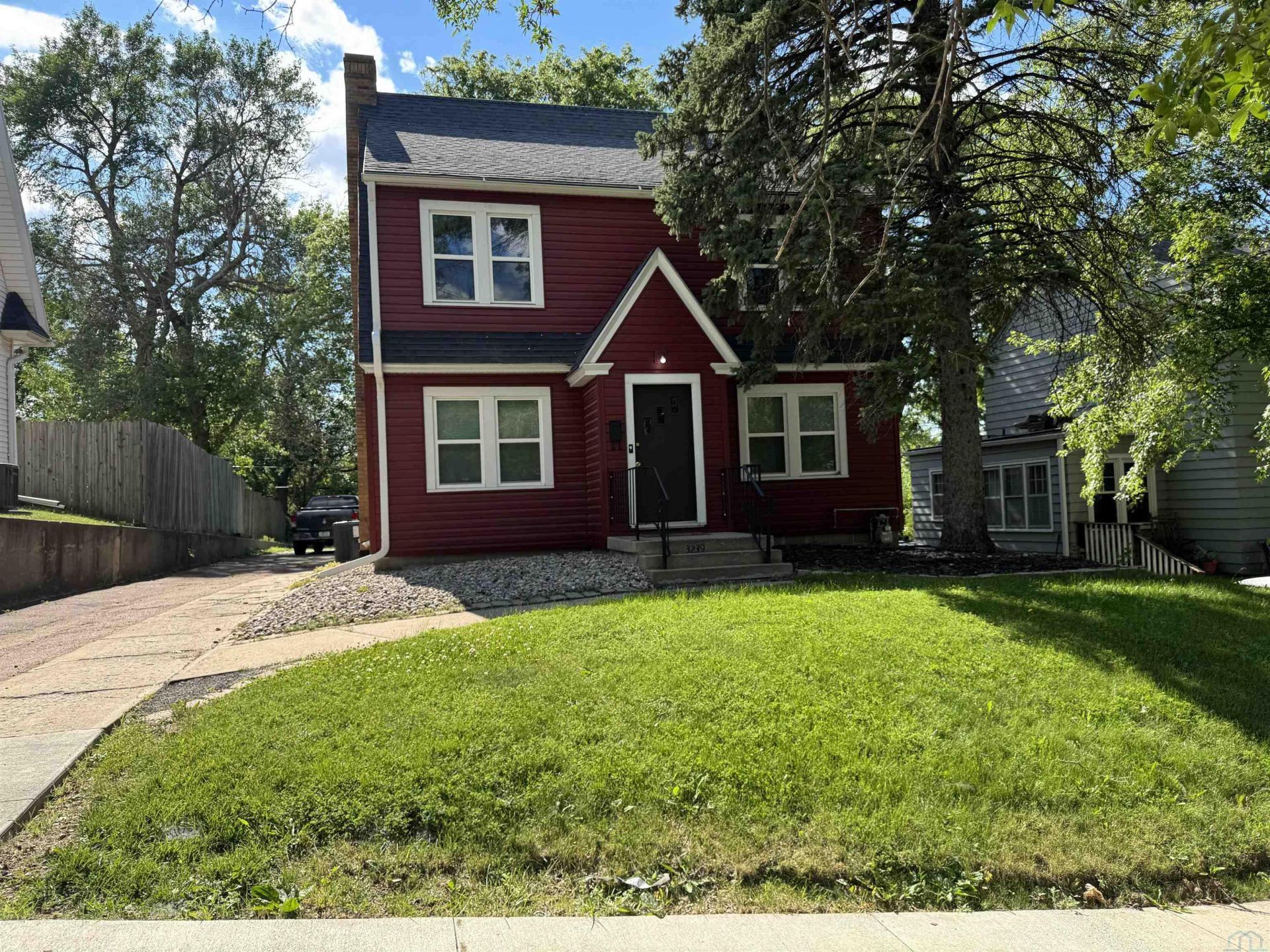 3239 Pierce St, Sioux City, IA 51104 Main Photo