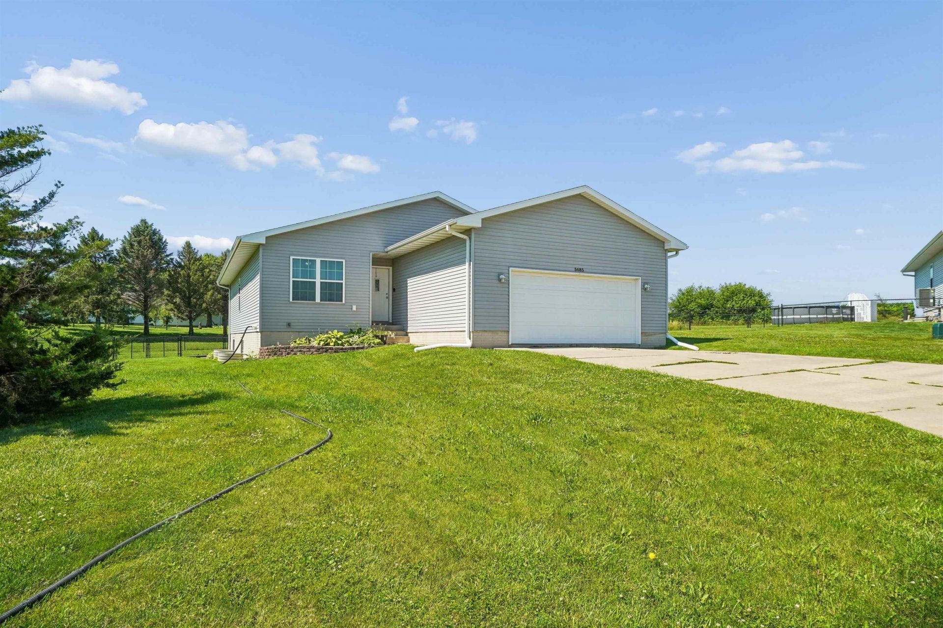 5685 Summerland Drive, Waterloo, IA 50701 Main Photo