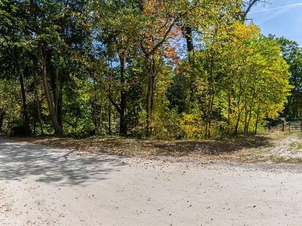 10516 Merrill Drive , Fenton, MI 48430