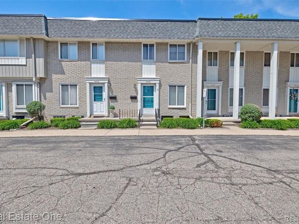 4456 15 Mile Road , Sterling Heights, MI 48310