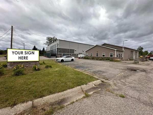 3245 Card Drive , Burton, MI 48529