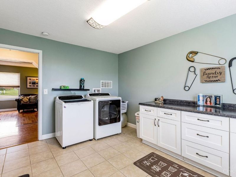 1261 Pond Ridge Circle, Hamilton, OH 45013 Photo 19