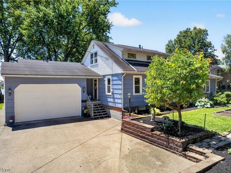 5630 N Island Drive NW, Canton, OH 44718 Photo 2