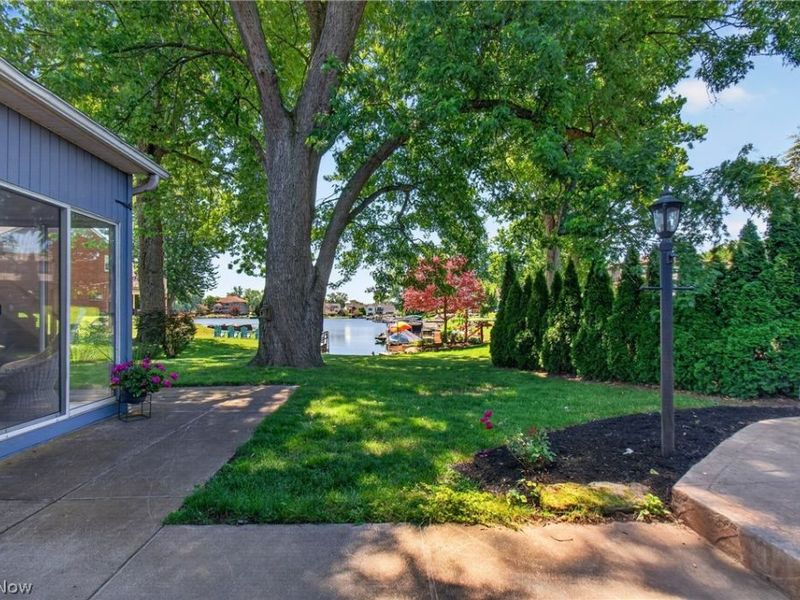 5630 N Island Drive NW, Canton, OH 44718 Photo 8