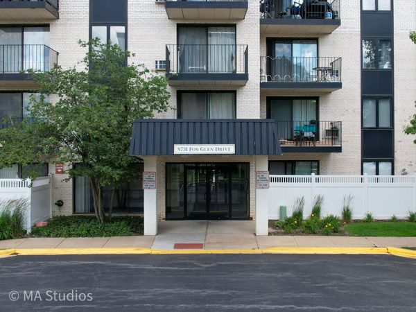9731 N FOX GLEN Drive , Unit 4C, Niles, IL 60714