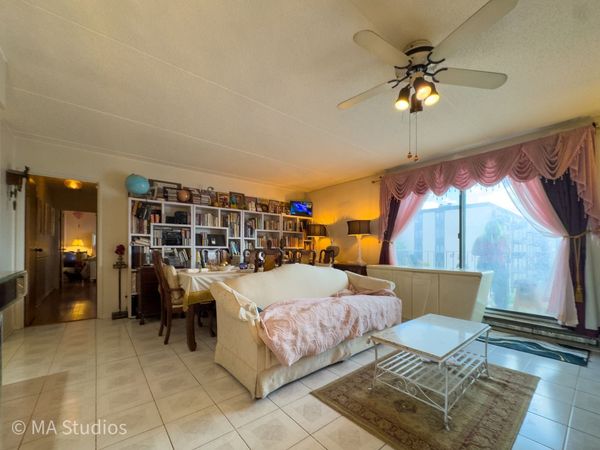9731 N FOX GLEN Drive , Unit 4C, Niles, IL 60714