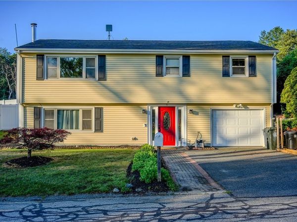 150 Coolidge St, Swansea, MA 02777