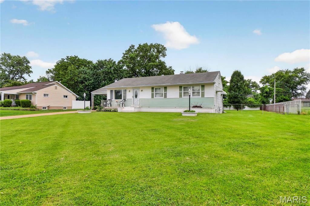 10032 Meadowfield Lane, Saint Louis, MO 63128 Main Photo