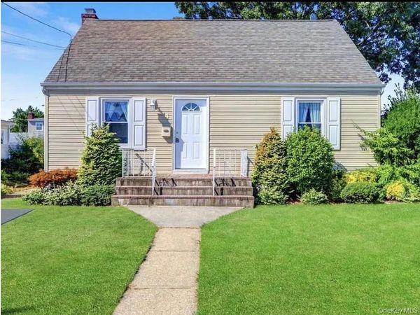 4 West Court , Bethpage, NY 11714