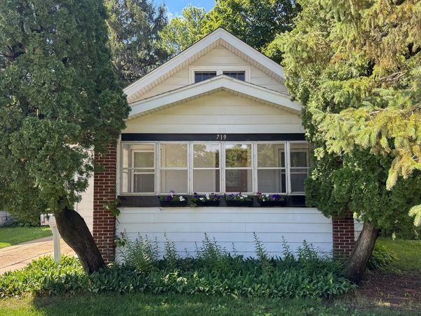 719 Lawn Drive, LOVES PARK, IL 61111