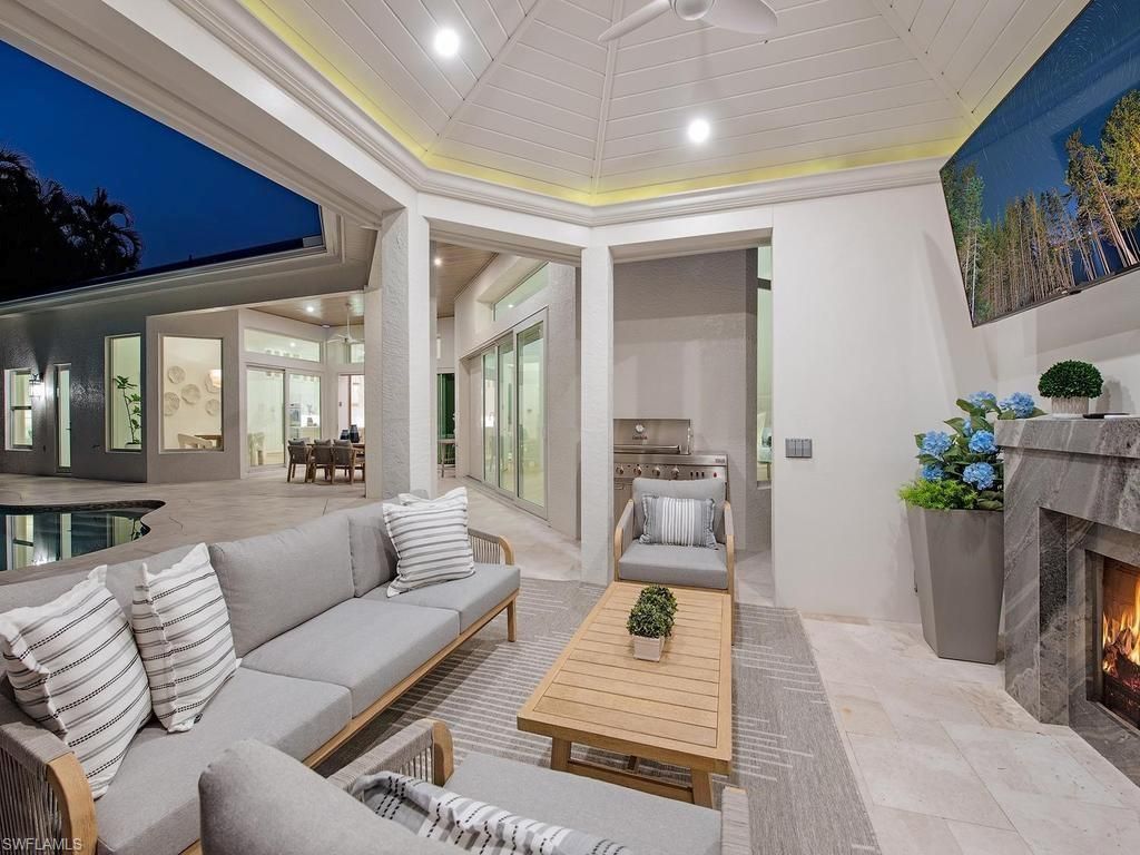 2363 Crayton Rd , Naples, FL 34103 Photo