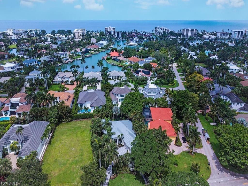 2363 Crayton Rd , Naples, FL 34103 Photo