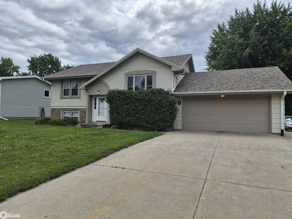 1816 Sunset Street, Grinnell, IA 50112