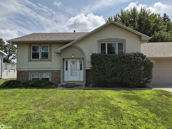 1816 Sunset Street, Grinnell, IA 50112