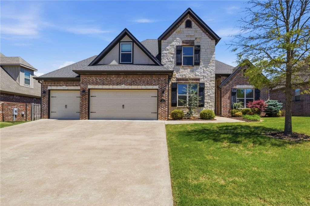 100 NW Highland Road, Bentonville, AR 72712 Main Photo