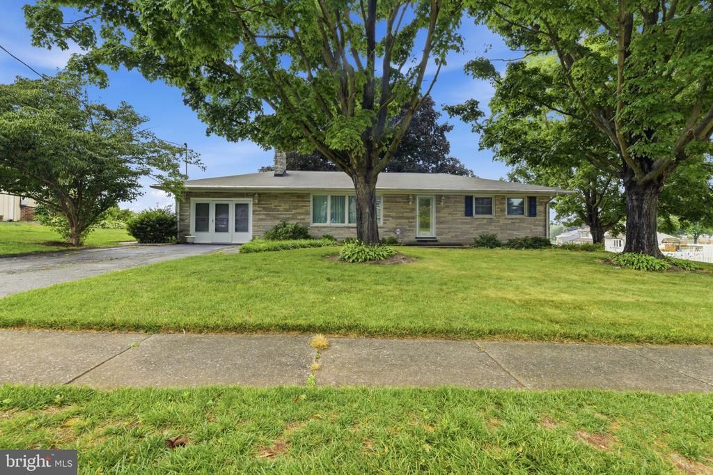 264 S 6TH STREET, MOUNT WOLF, PA 17347