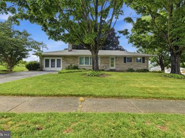 264 S 6TH STREET, MOUNT WOLF, PA 17347