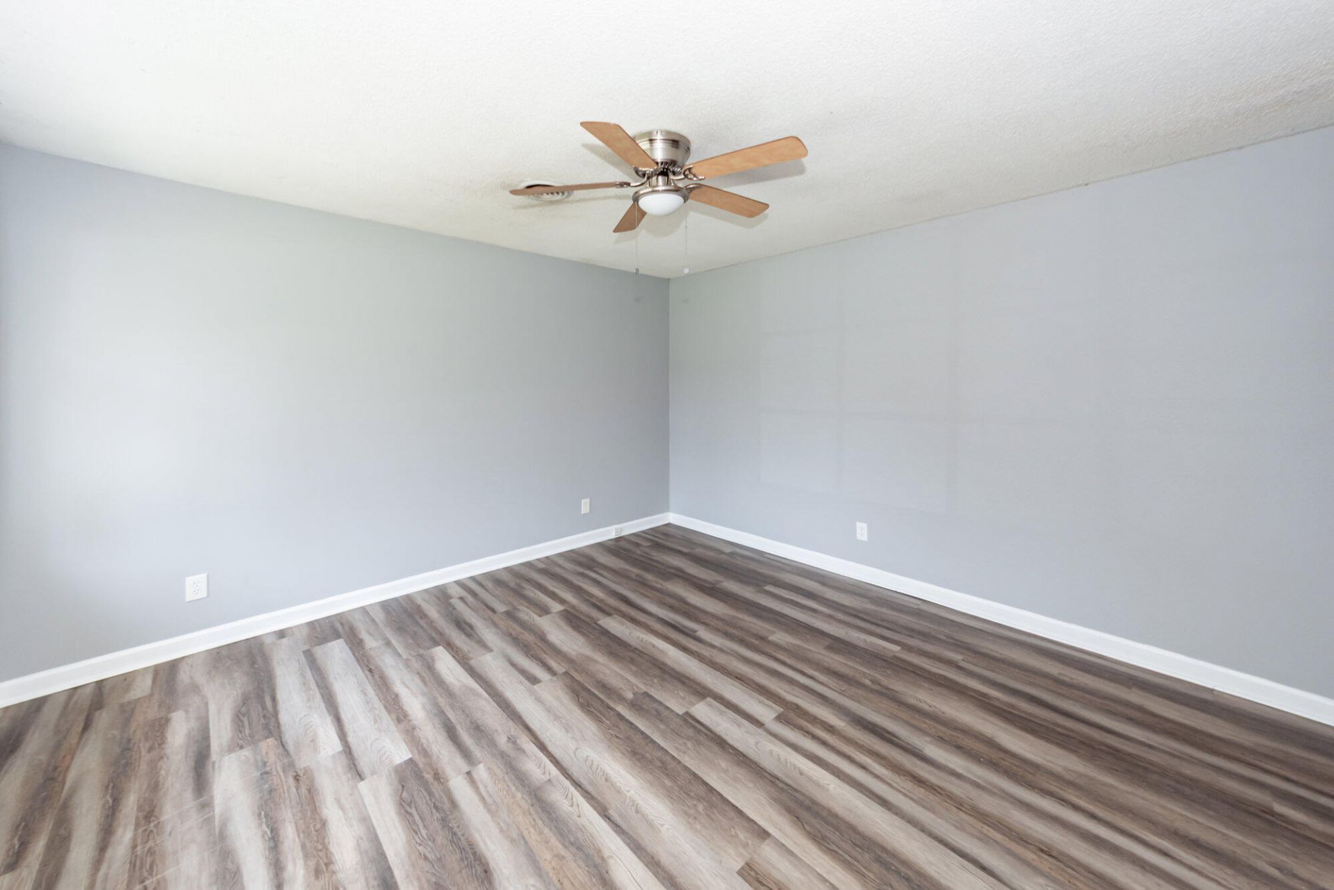 107 Greenhurt Avenue Photo 6