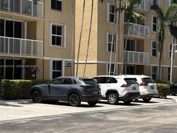619 E Sheridan St, Unit 105, Dania Beach, FL 33004