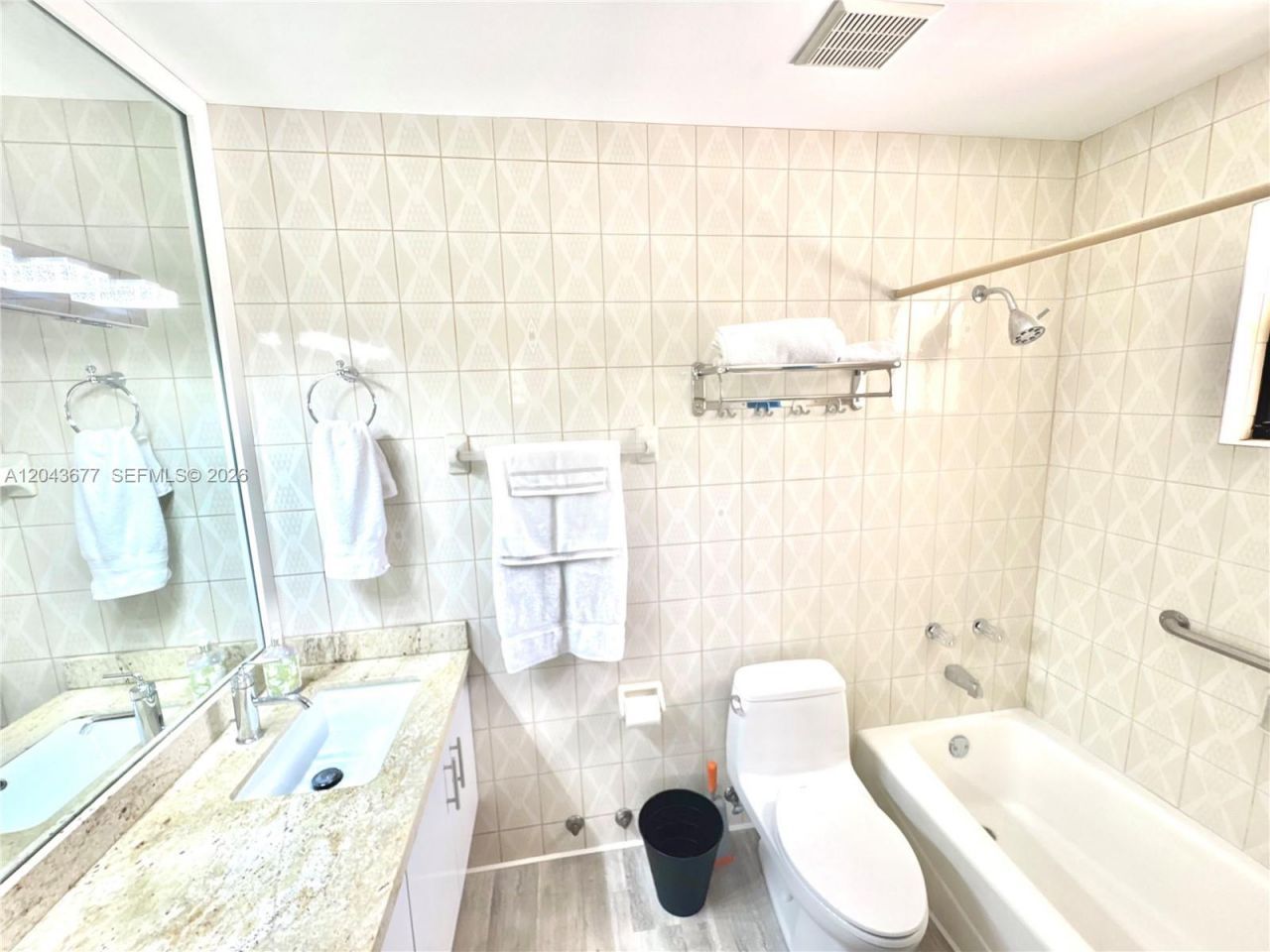 18701 Wentworth Dr, Hialeah, FL 33015 Photo