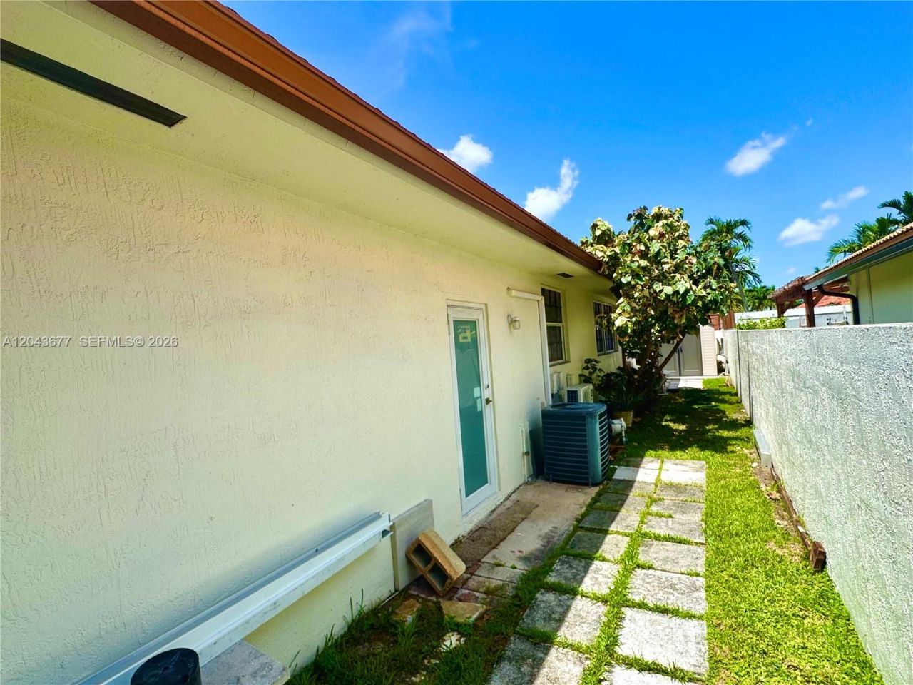 18701 Wentworth Dr, Hialeah, FL 33015 Photo
