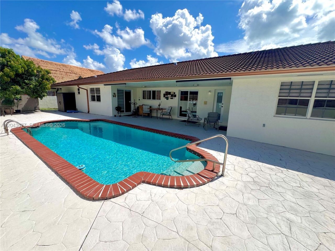 18701 Wentworth Dr, Hialeah, FL 33015 Photo