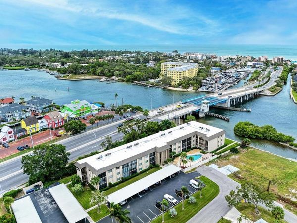 6470 HOLLYWOOD BOULEVARD , Unit 307, SARASOTA, FL 34231