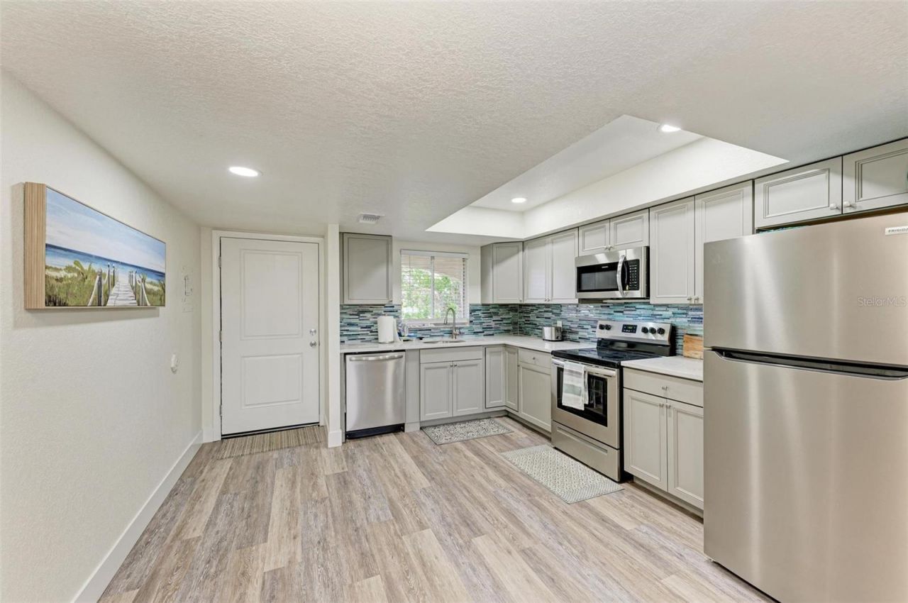 6470 Hollywood Boulevard, Unit 307, Sarasota, FL 34231 Photo