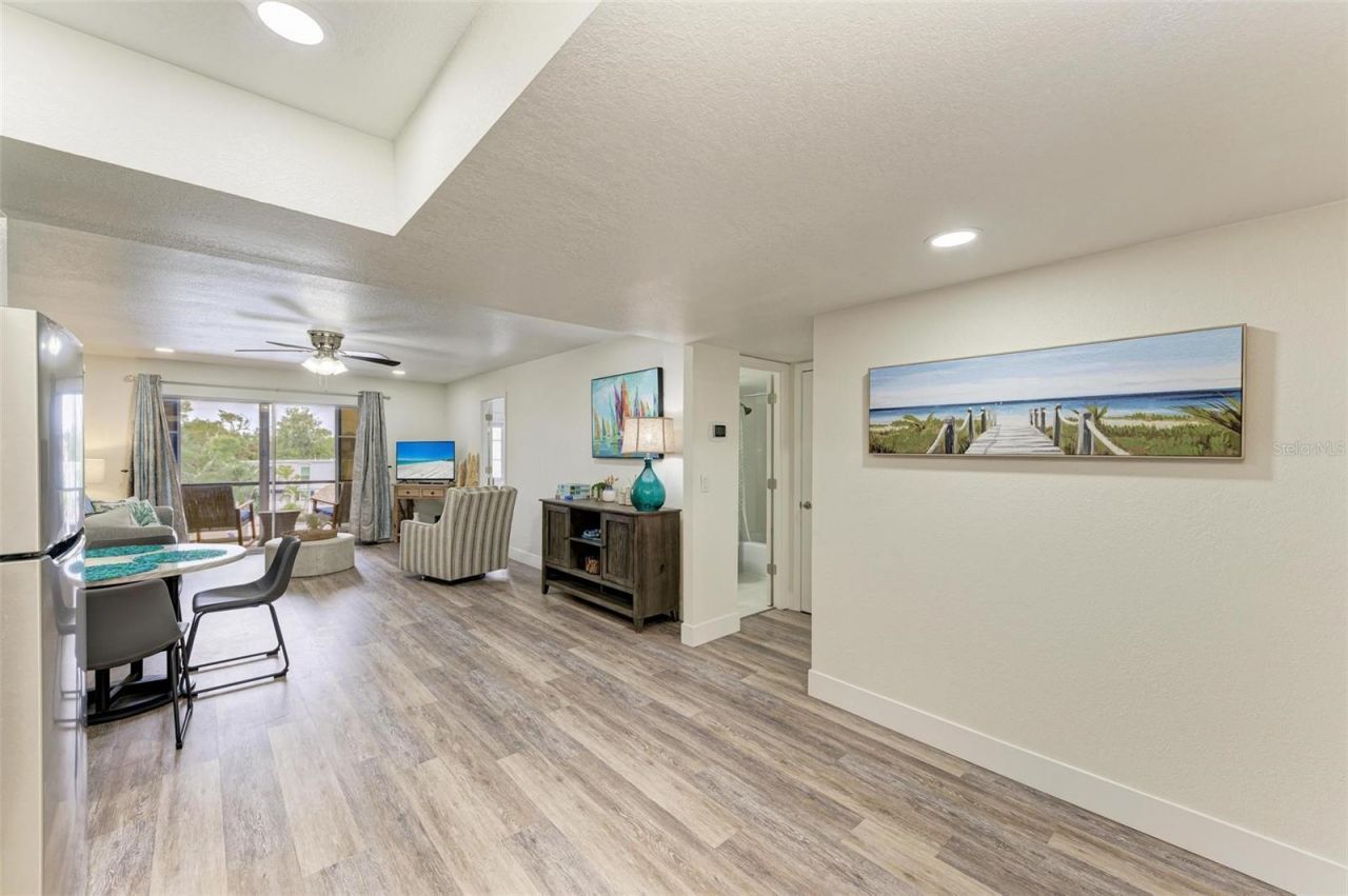 6470 Hollywood Boulevard, Unit 307, Sarasota, FL 34231 Photo