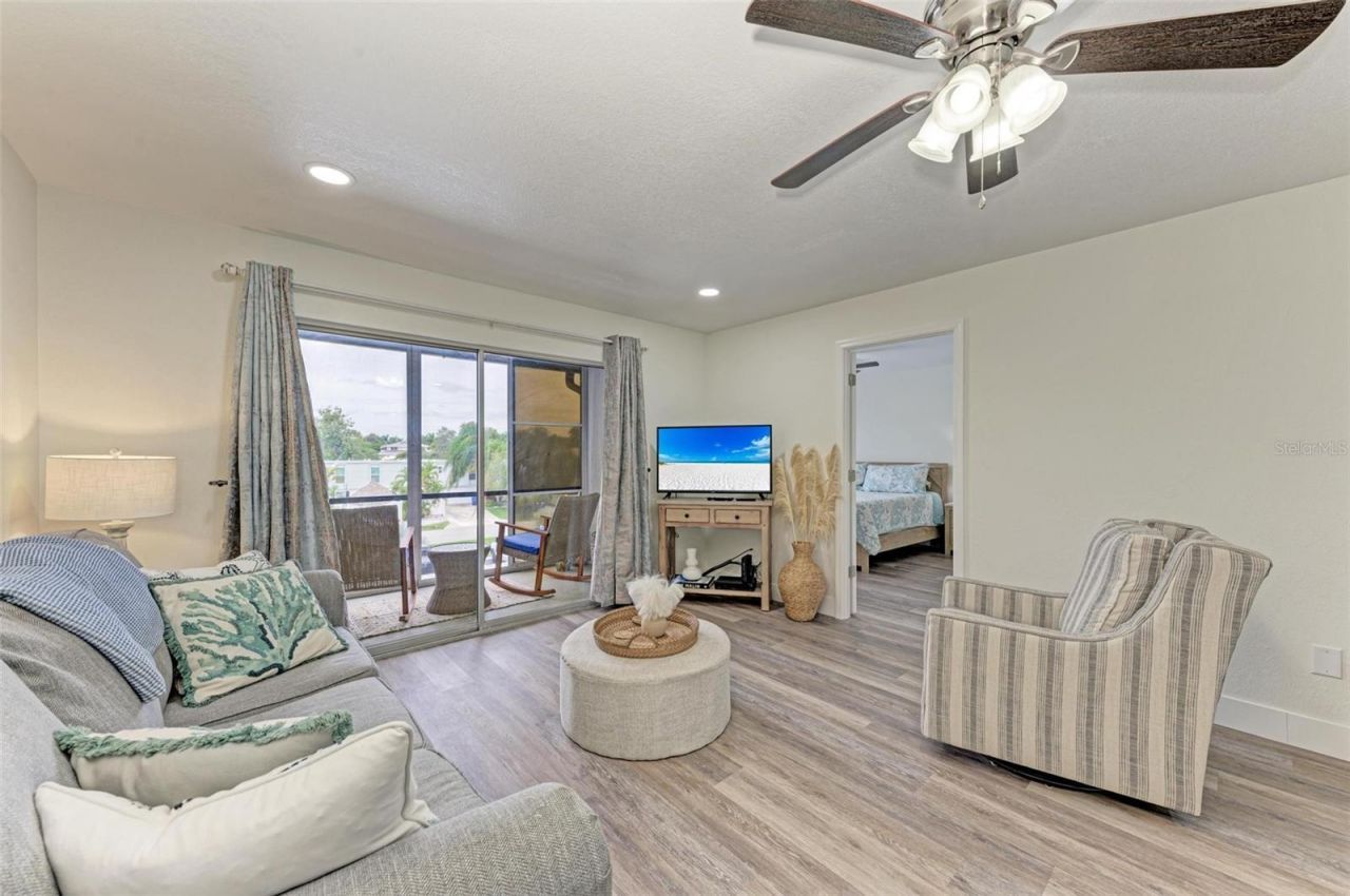 6470 Hollywood Boulevard, Unit 307, Sarasota, FL 34231 Photo