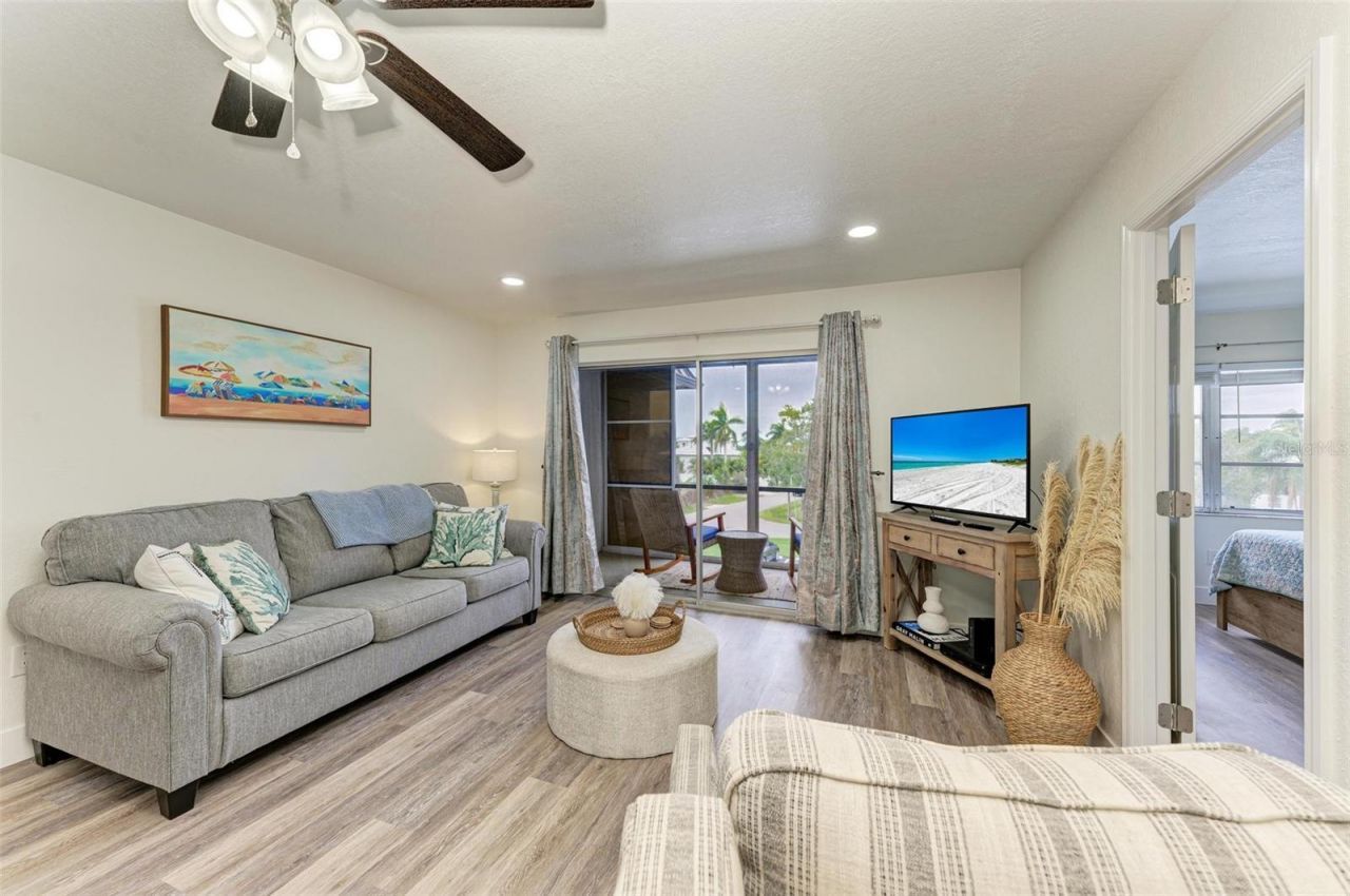 6470 Hollywood Boulevard, Unit 307, Sarasota, FL 34231 Photo