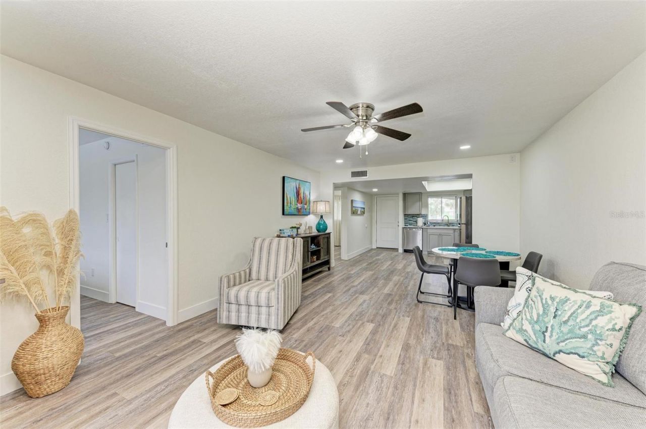 6470 Hollywood Boulevard, Unit 307, Sarasota, FL 34231 Photo