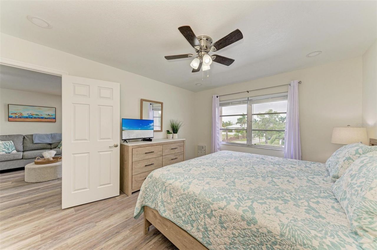 6470 Hollywood Boulevard, Unit 307, Sarasota, FL 34231 Photo