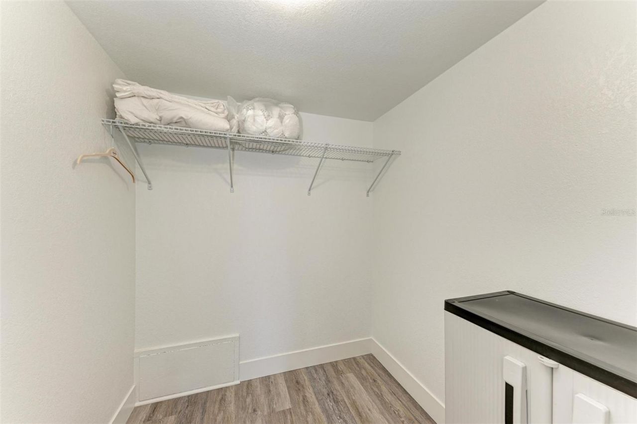 6470 Hollywood Boulevard, Unit 307, Sarasota, FL 34231 Photo