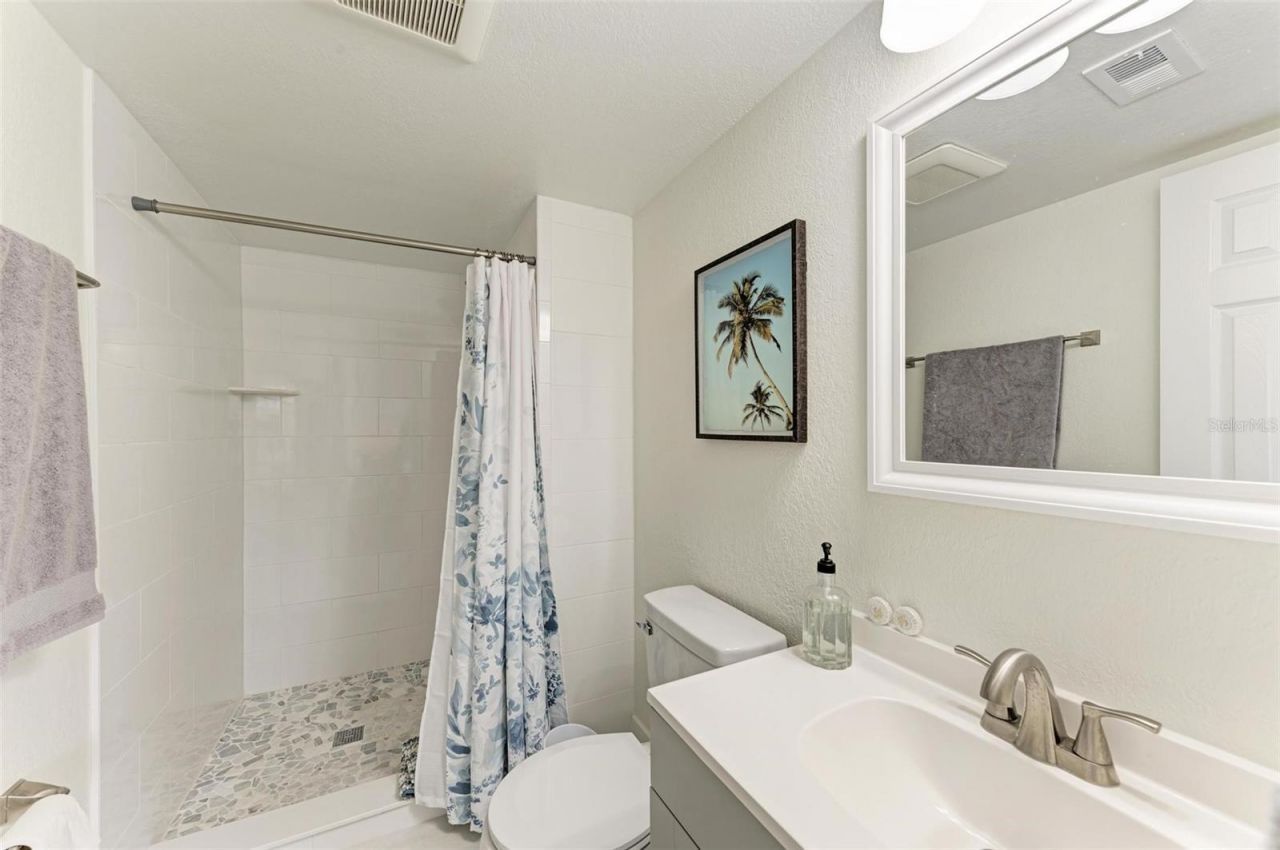 6470 Hollywood Boulevard, Unit 307, Sarasota, FL 34231 Photo