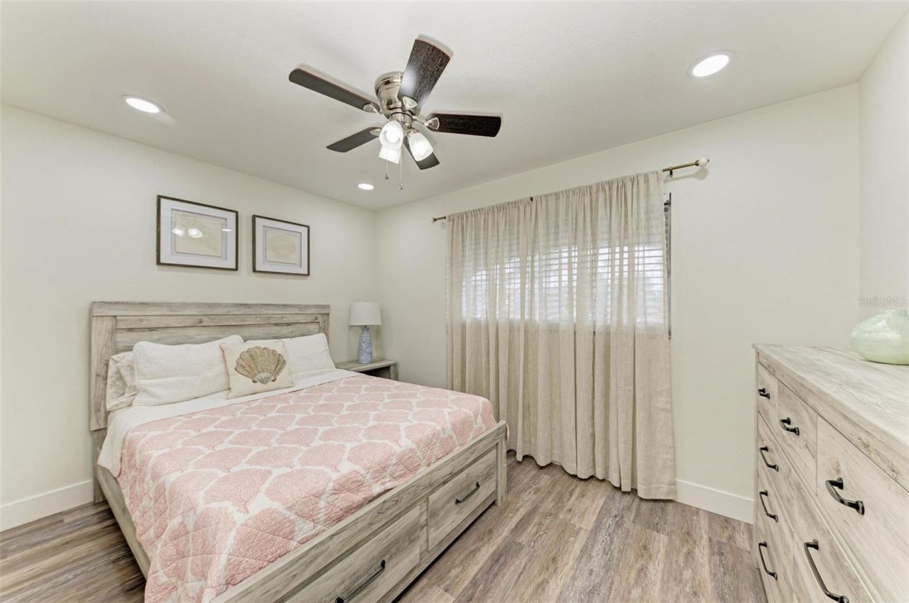 6470 Hollywood Boulevard, Unit 307, Sarasota, FL 34231 Photo